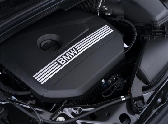 سيارة بي إم دبليو الفئة الثالثة الرياضية والأنيقة للبيع