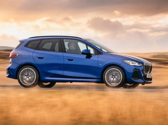 سيارة بي إم دبليو الفئة الثالثة الرياضية والأنيقة للبيع