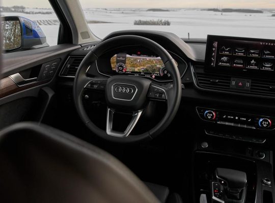 سيارة Audi Q5 SUV فاخرة للبيع، الفخامة والأداء والراحة!