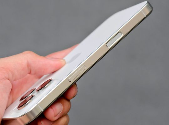 آيفون 16 برو جديد للبيع، أصلي 100% وغير مقفل